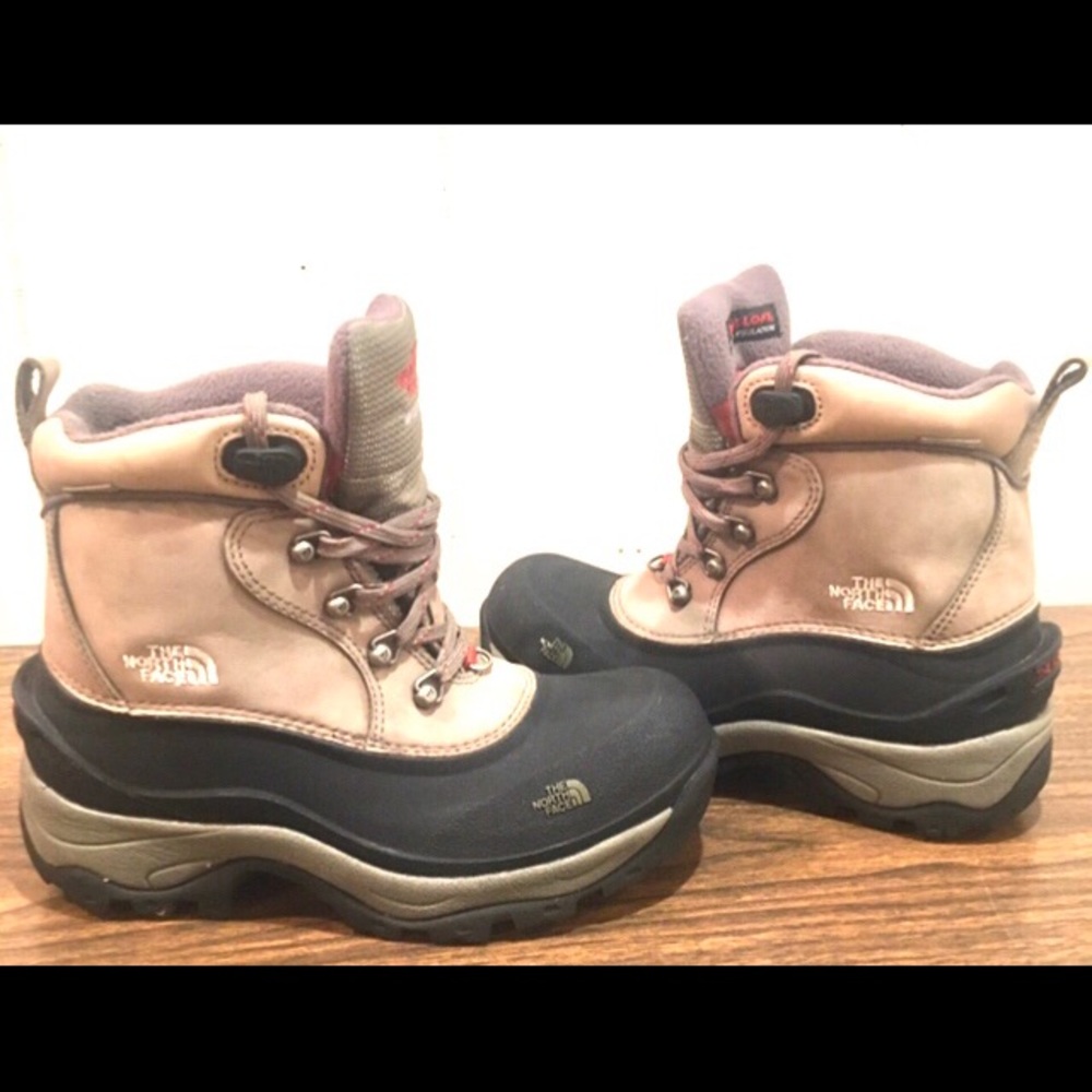 Size 6.5 The North Face womens boots the winter grip Tan/black color